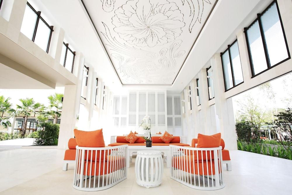 Proud Phuket - Lobby Sitting Area