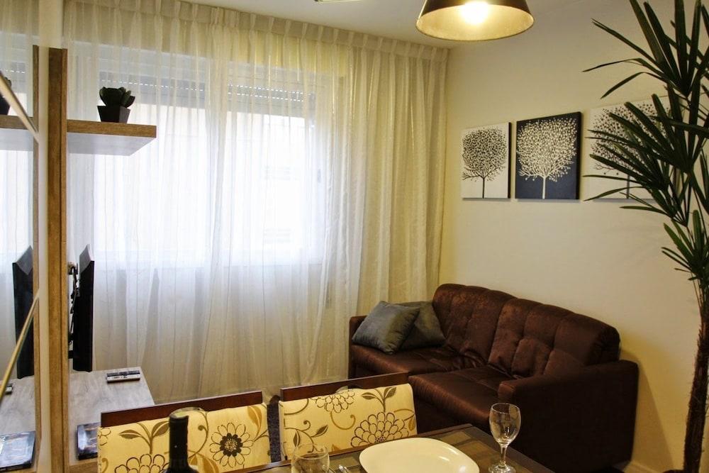 Apartamento Atalaia - In-Room Dining