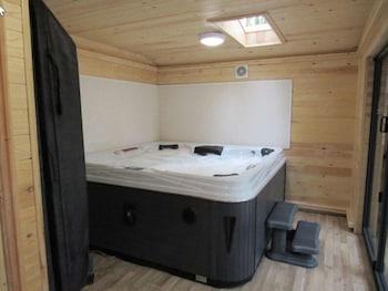 Riddings Wood lodges - Jetted Tub