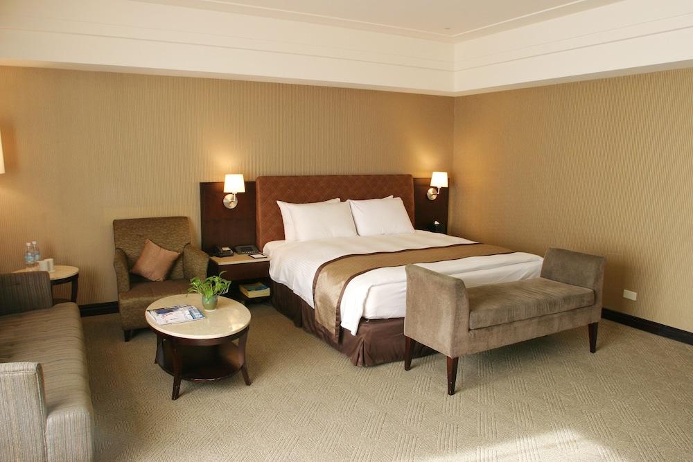 Grand Forward Hotel - Room