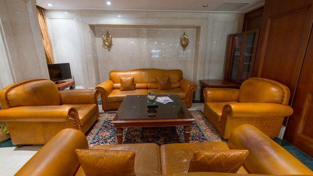 Akar International Hotel - Lobby Sitting Area