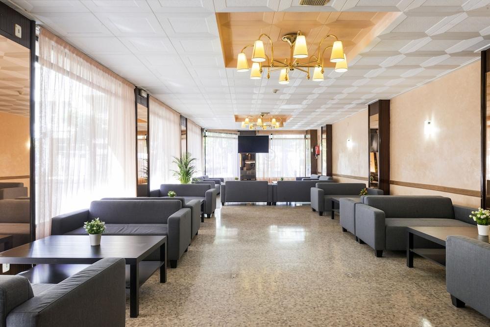 Marisol Hotel - Lobby Lounge