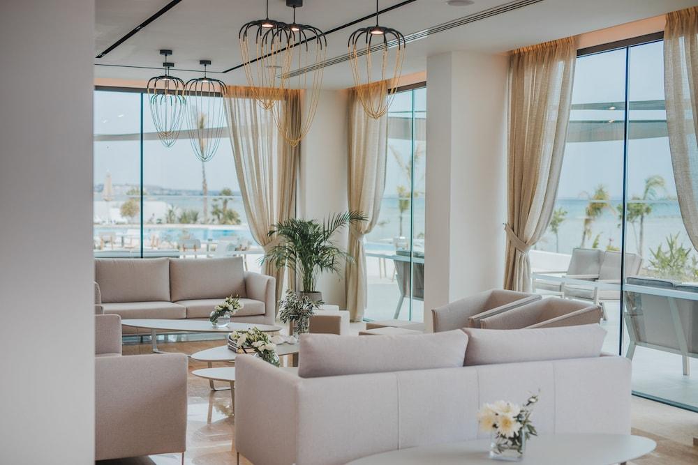 Lebay Beach Hotel - Lobby Sitting Area