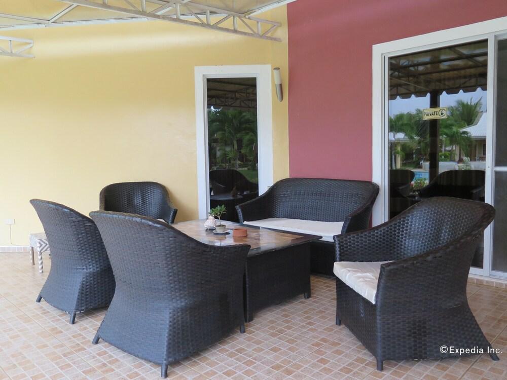 Bohol Sunside Resort - Lobby Sitting Area
