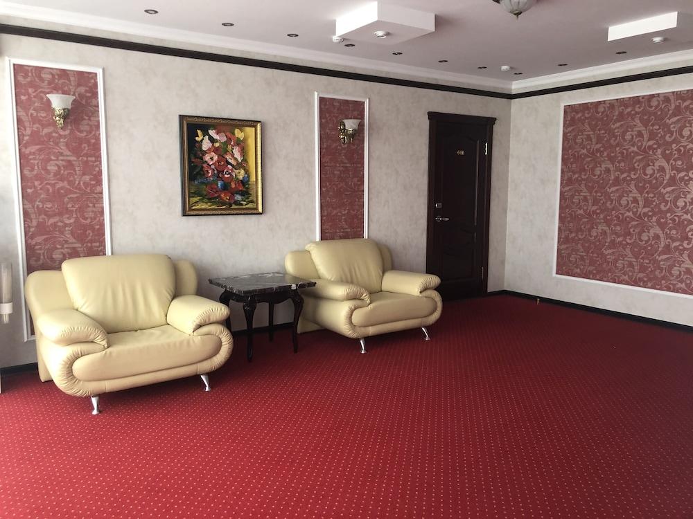 Ekaterinodar Hotel - Lobby Sitting Area