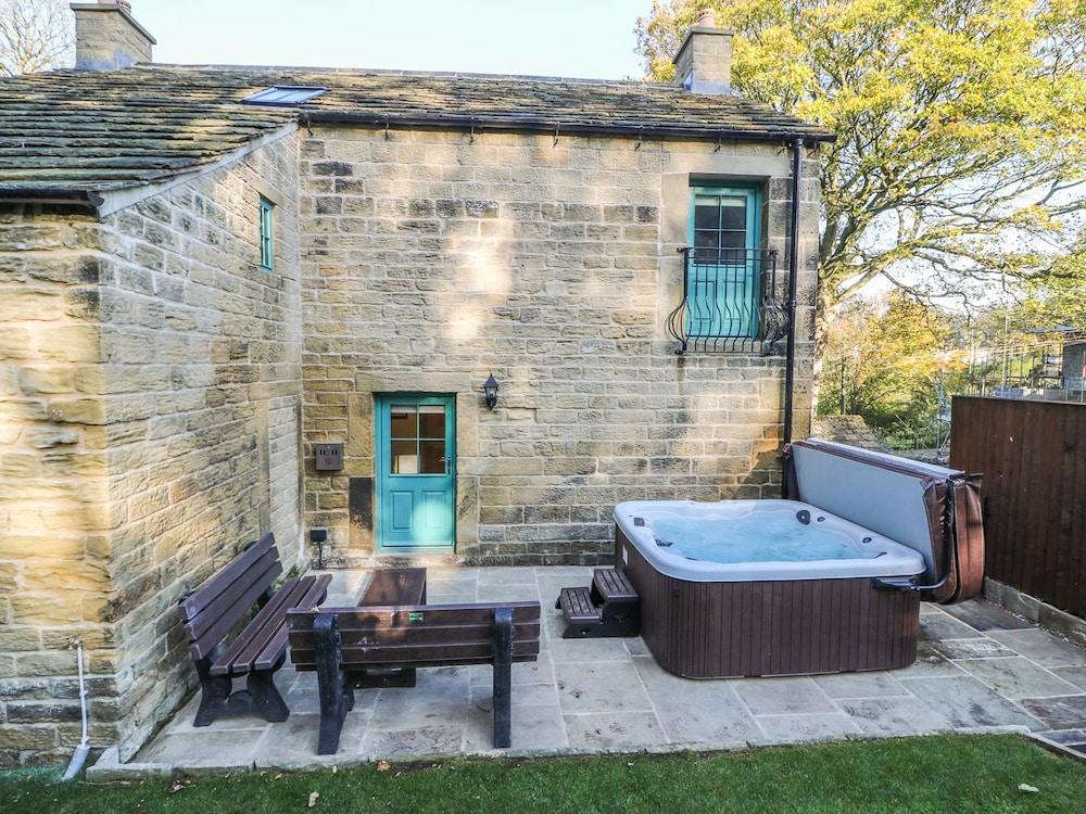 Weaver's Cottage - Outdoor Spa Tub