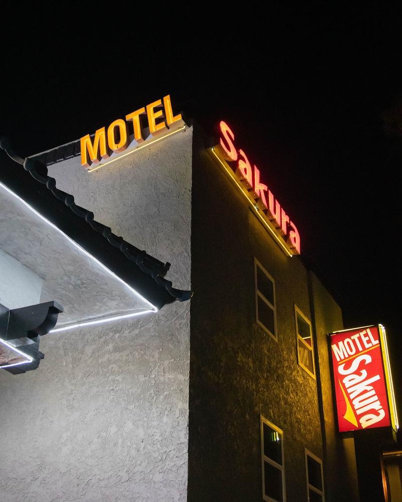 Motel Sakura - Exterior