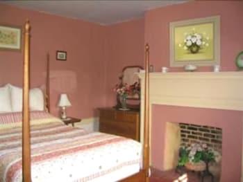 The Inn At The Crossroads - Guestroom