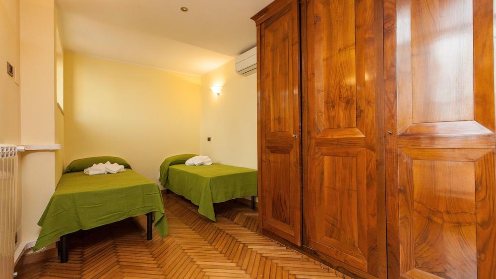 Rental in Rome Navona Penthouse - Room