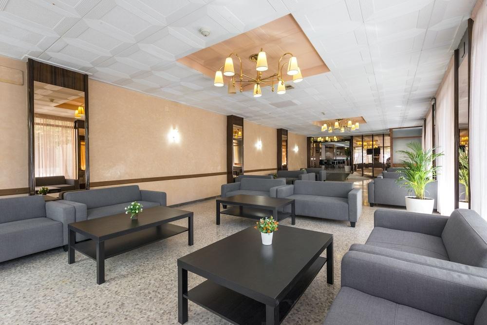 Marisol Hotel - Lobby Lounge