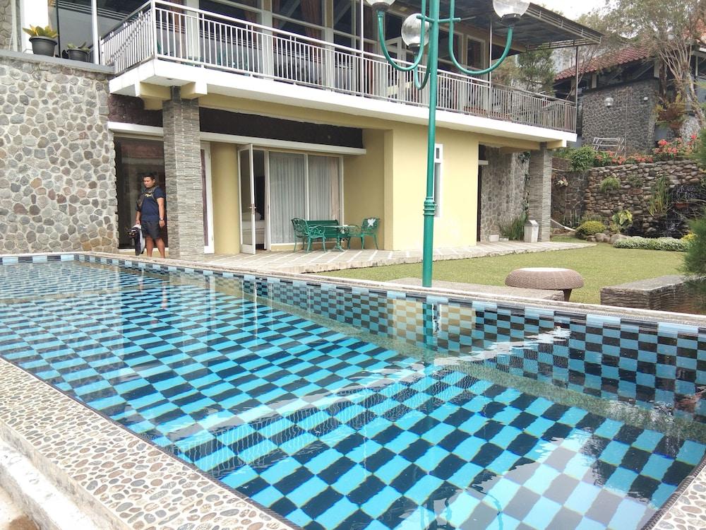 Villa Danau 5 Bedroom for 50 pax - Outdoor Pool