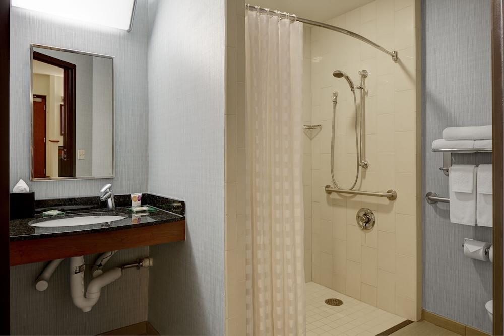 Hyatt Place Fremont/Silicon Valley - Bathroom