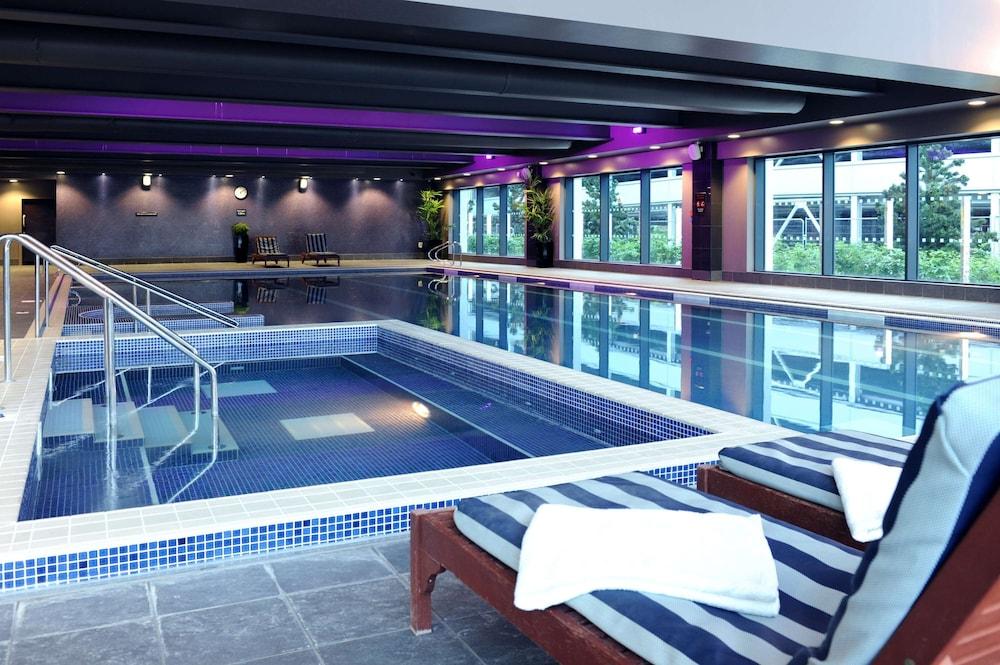 Village Hotel Farnborough - Indoor Pool