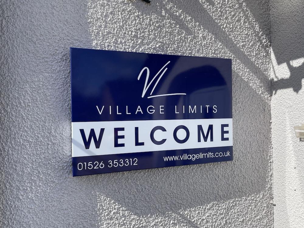 Village Limits Bed & Breakfast Accommodation - Exterior