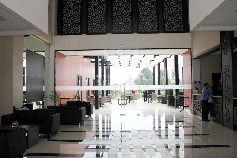 Padjadjaran Suites Resort & Convention - Lobby