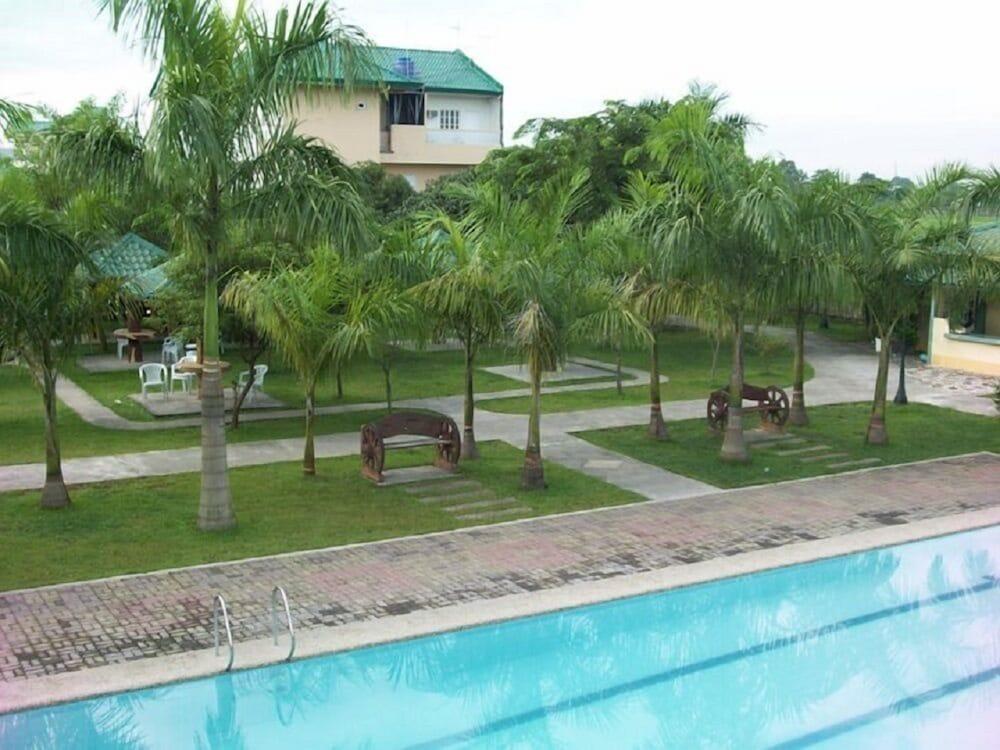 Cozy Place Resort - Outdoor Pool