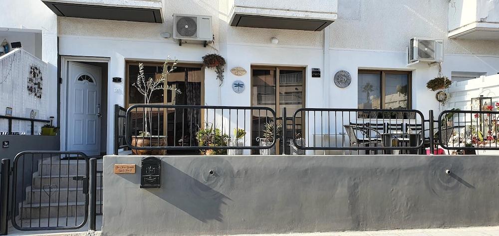 Modern Apartment Near the Beach, Oroklini, Cyprus - Exterior