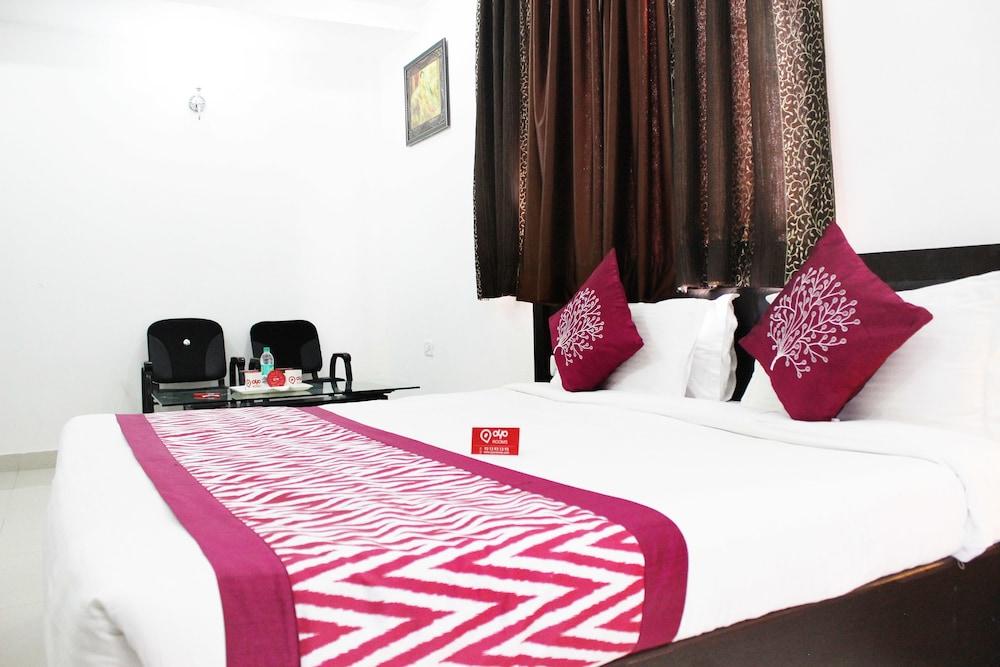 OYO 9367 Hotel Taj Galaxy - Room