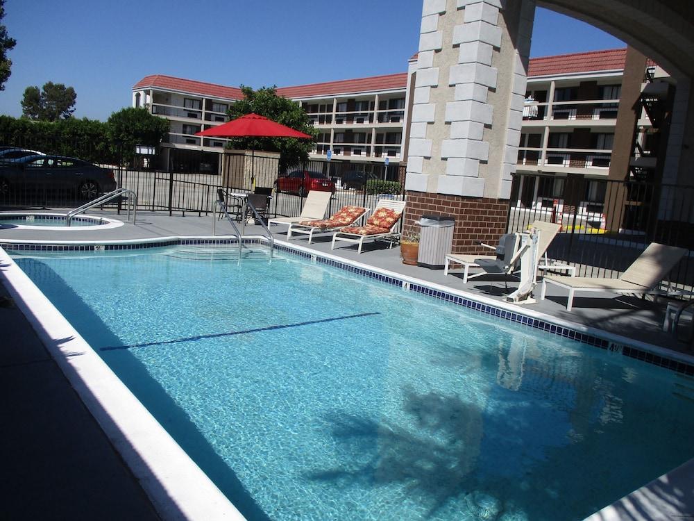 SureStay Hotel by Best Western Buena Park Anaheim - Outdoor Pool