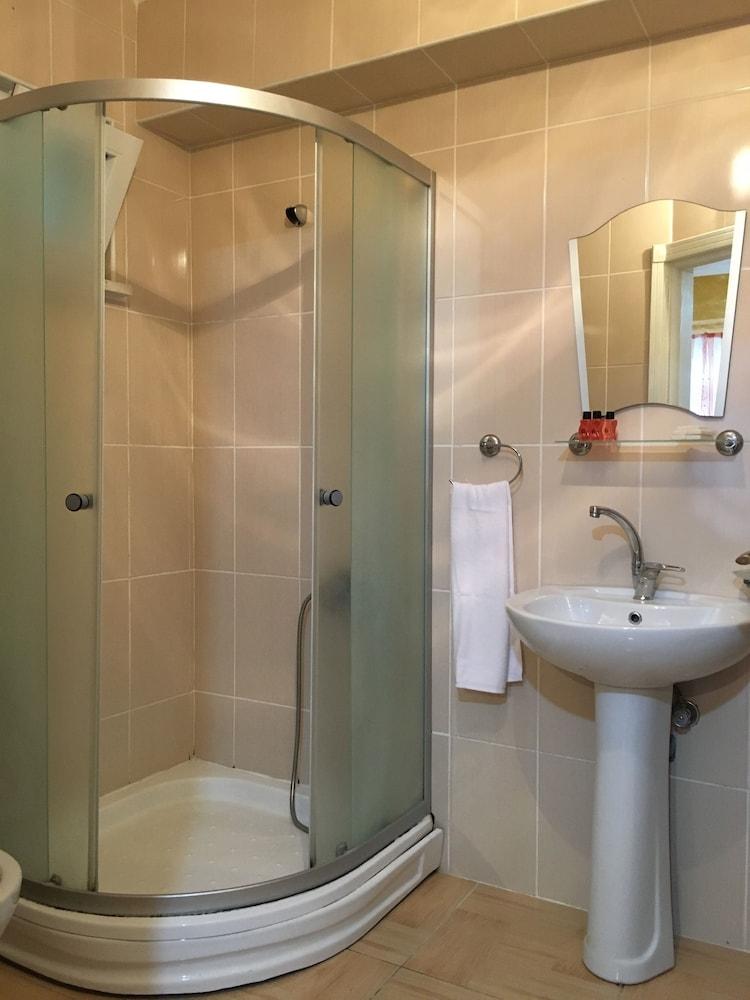 Kerpe Didem Apart Otel - Bathroom Shower