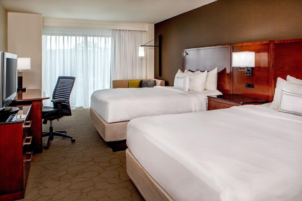 Delta Hotels by Marriott Chesapeake Norfolk - Room