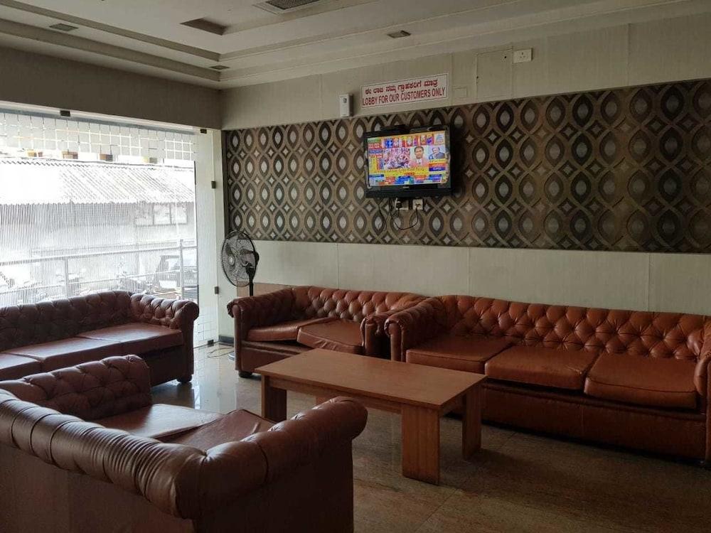 Hotel Janardana - Lobby Lounge