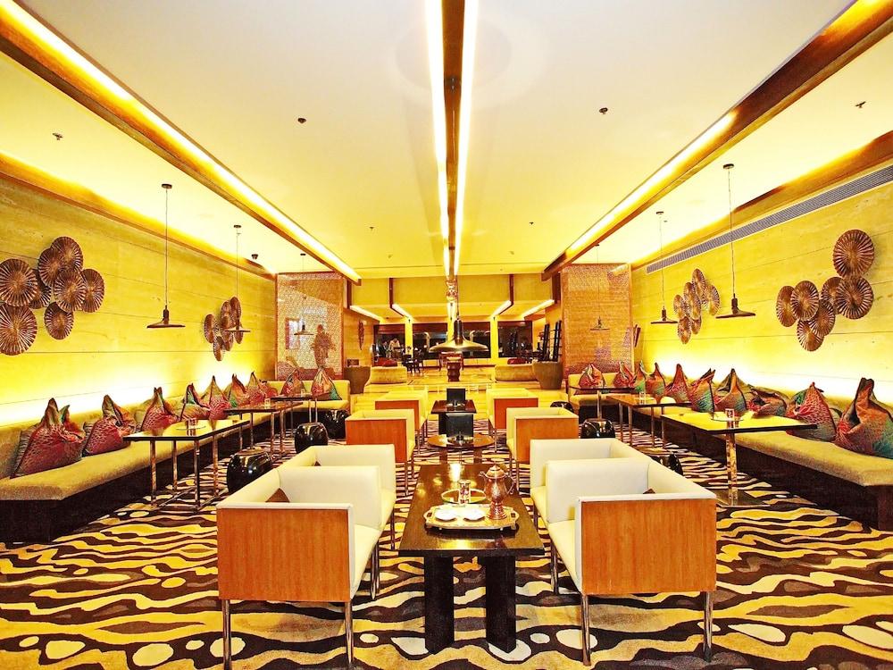 Vivanta Dal View - Lobby Lounge