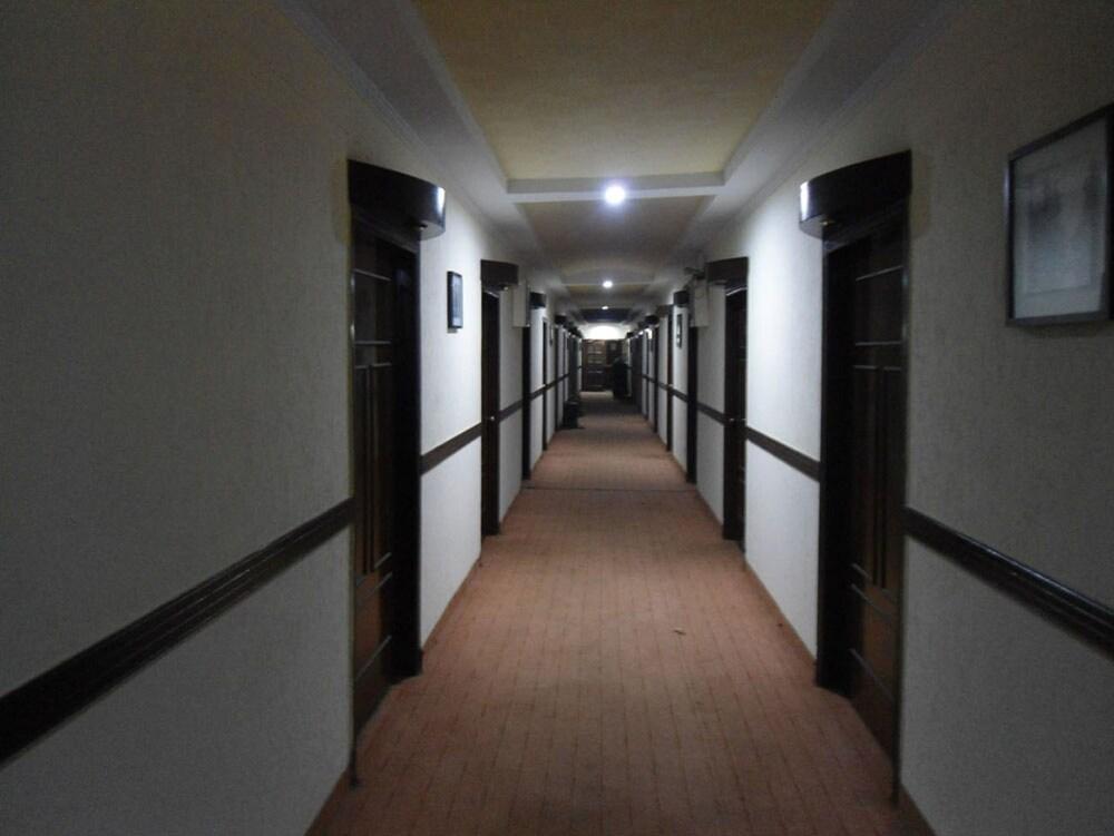 هوتل مايفير - Hallway