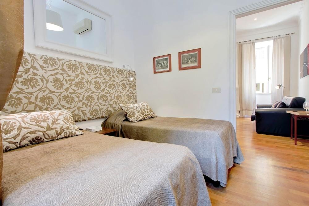 Croce - WR Apartments - Room