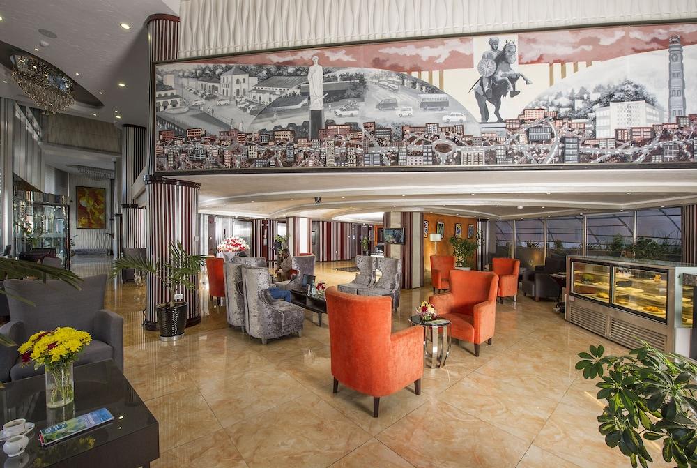 Grand Eliana Hotel Conference & Spa - Lobby Sitting Area