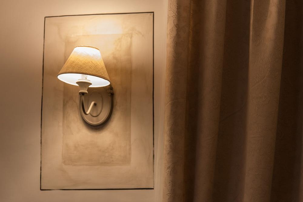 Villa Vaticana - Interior Detail