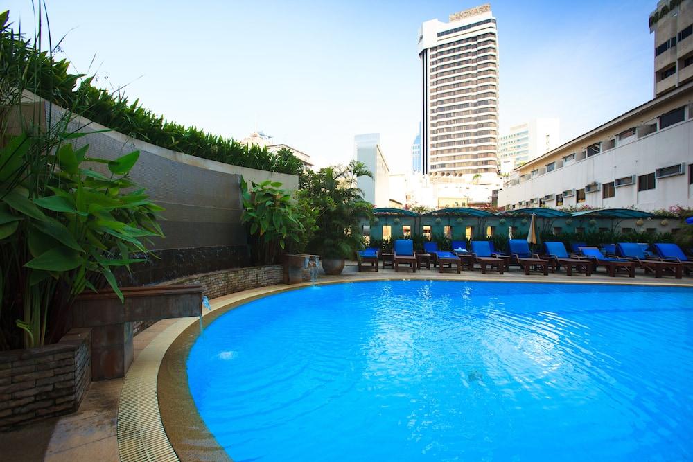 Nana Hotel - Outdoor Pool