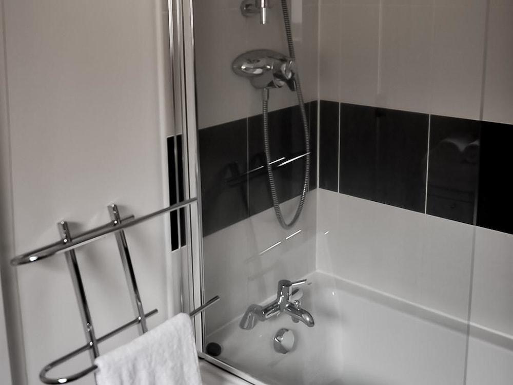 Select Serviced Accommodation - Gweal Place - Bathroom