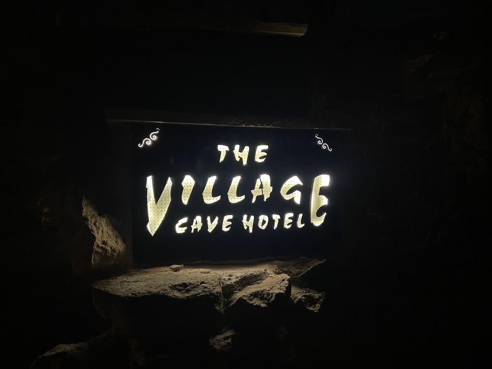 The Village Cave Hotel - Reception