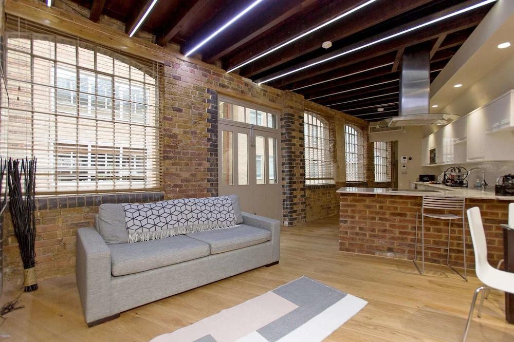 Luxury Loft Oxford Street with AC - Featured Image