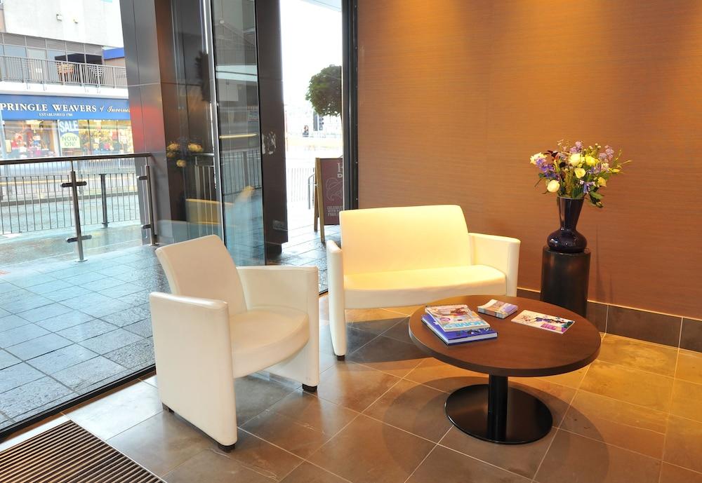 Highland Apartments By Mansley - Lobby Sitting Area