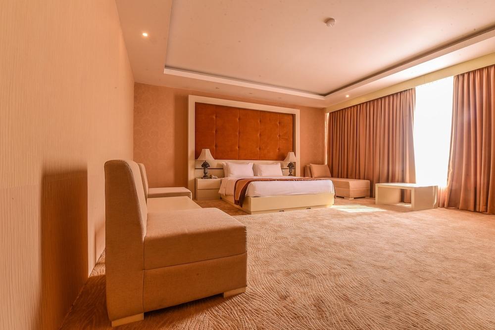 Grandeeza Luxury Hotel - Room