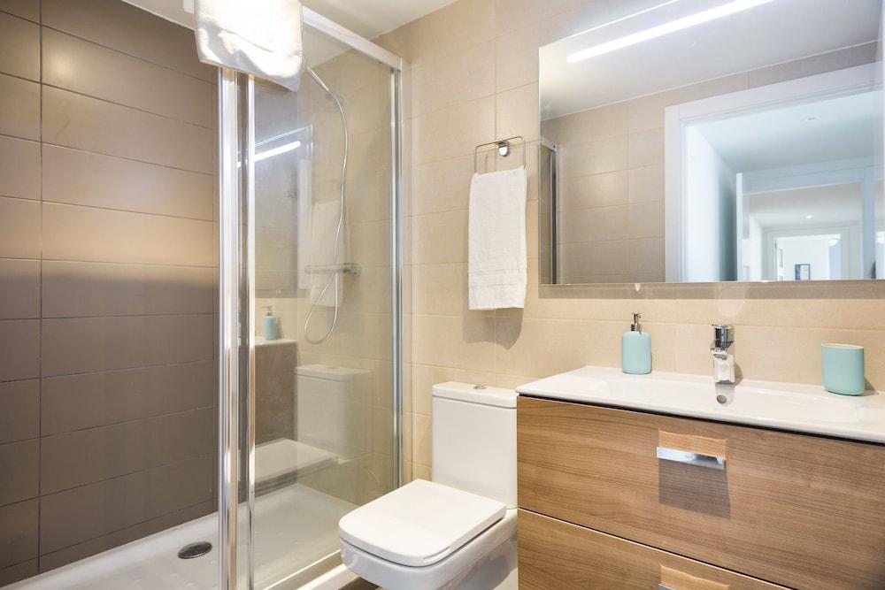 Olala Port Forum Apartments - Bathroom