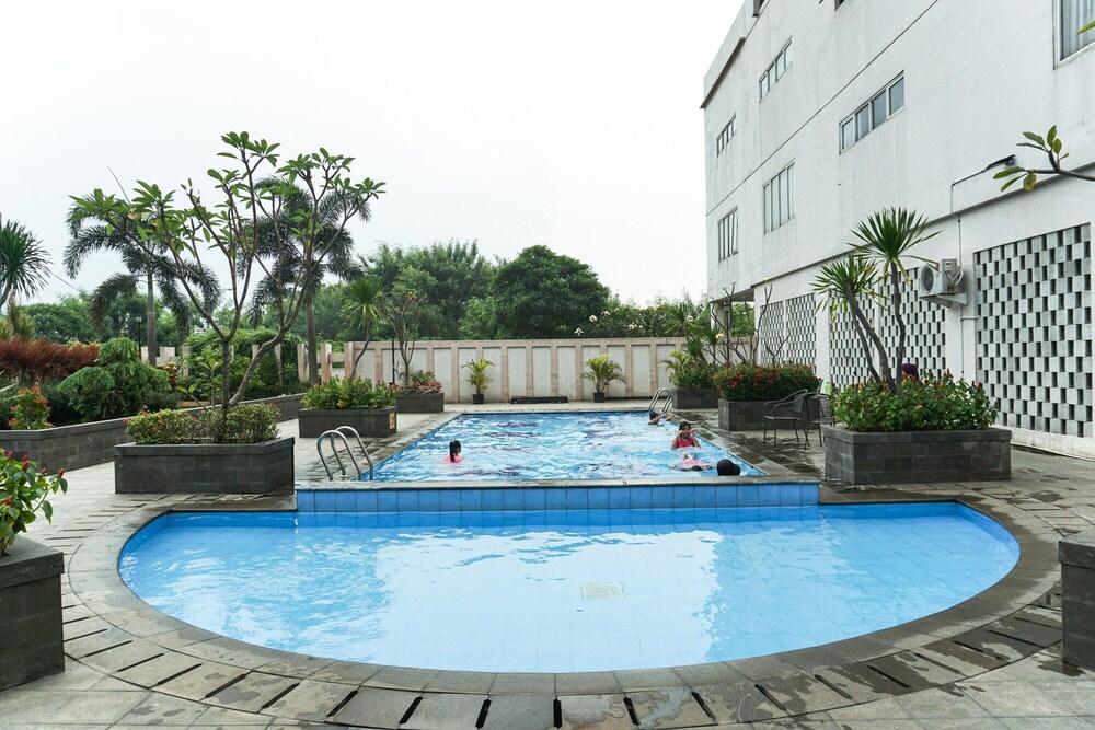 Elegant Studio Apartment Margonda Residence 5 - Outdoor Pool