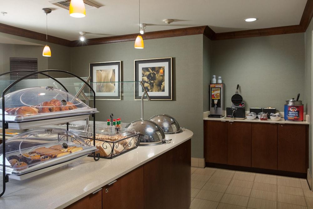 Staybridge Suites Sacramento Airport Natomas, an IHG Hotel - Breakfast buffet