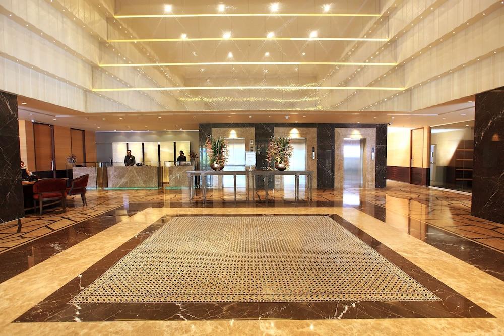Radisson Blu Hotel Chennai City Centre - Lobby