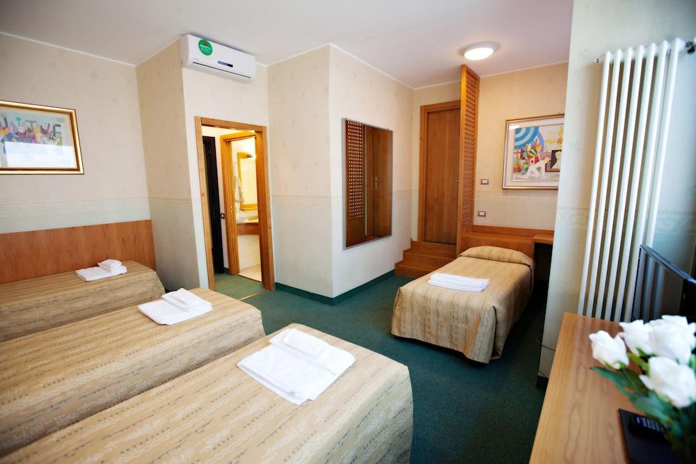 Hotel Dei Fiori - Room