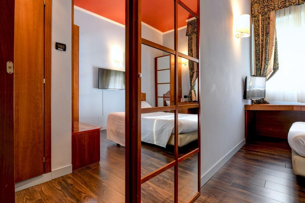 Hotel City - Room