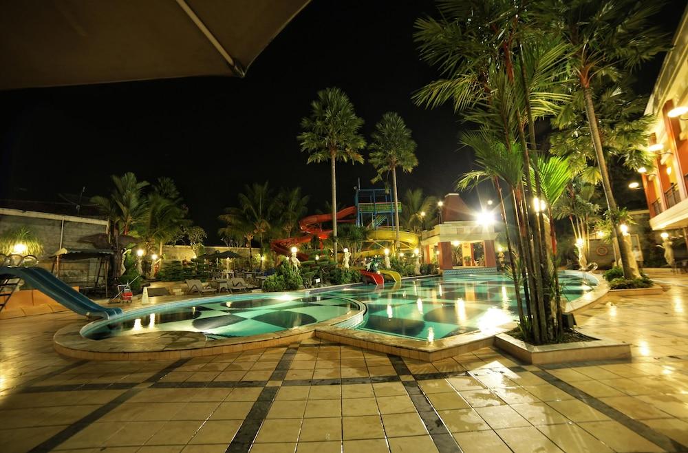 Grand Wahid Hotel Salatiga - Outdoor Pool