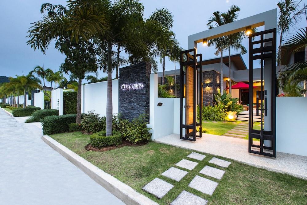 Villa Nadya 3 bedroom pool villa Phuket - Hotel Entrance