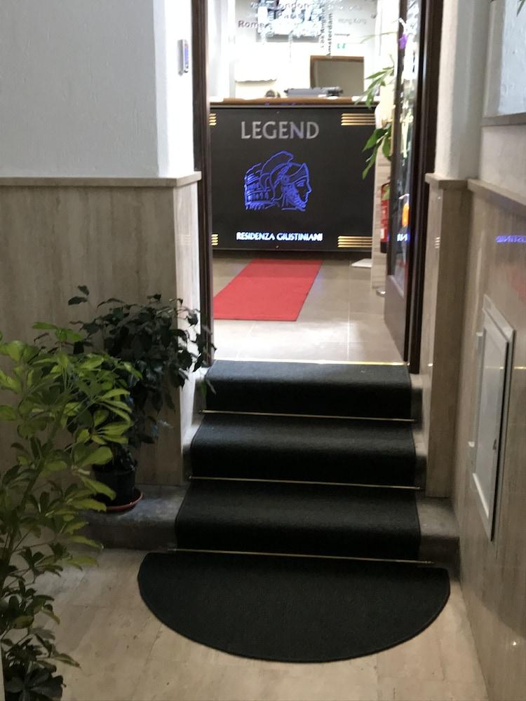 Legend R. G. - Interior Entrance