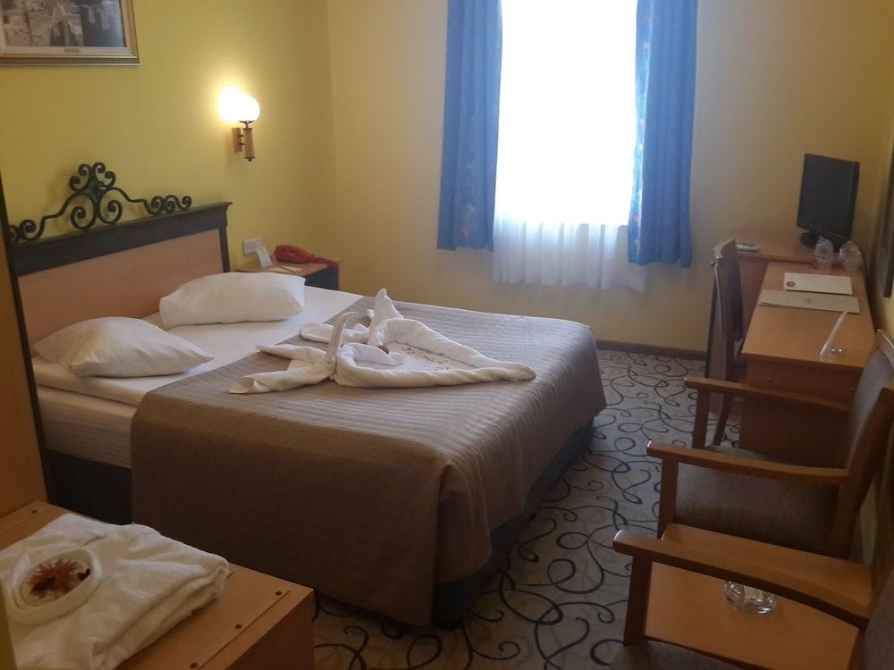 Tassaray Hotel - Room