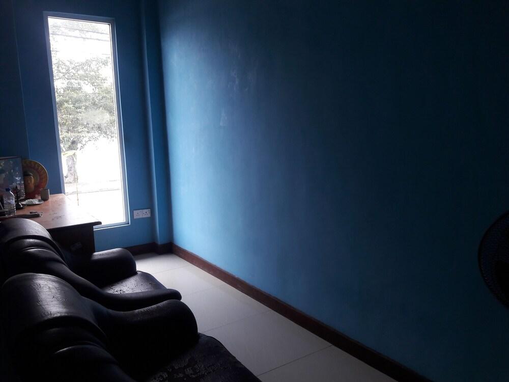 Saragama Residence - Lobby Sitting Area