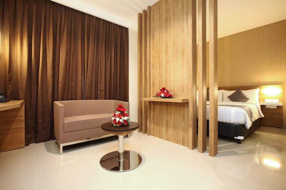 Hotel NEO Cirebon by ASTON - Room