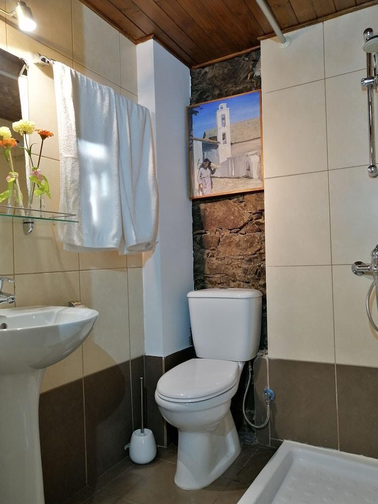إيسمينيس بتروكتيستو - Bathroom